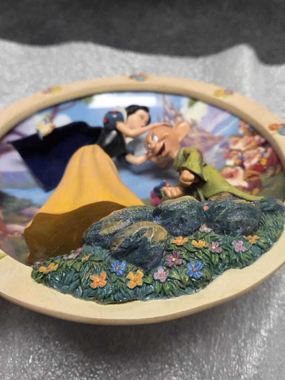 Bradford Exchange - Snow White & the Seven Dwarfs -The Fairest of Them All Plate